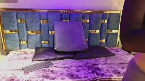 angelacute19 online show from 02.18.25