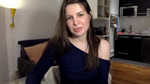 Snapshot of angeladarkk chatting on 01.11.25 Angela online show from 01.11.25