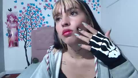 angelaturizo_ online show from 03.04.25