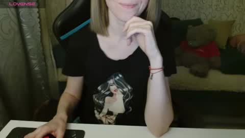 AngelCute32 online show from 10.27.25