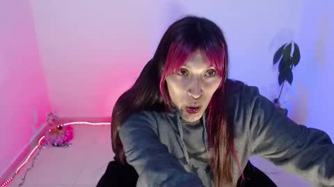 Snapshot of angele_johnson chatting on 10.29.25 angele online show from 10.29.25