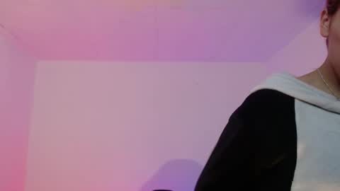 angele online show from 11.14.25