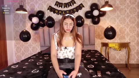 Snapshot of angeles_azul chatting on 04.22.26 angel online show from 04.22.26
