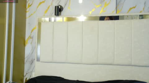 Snapshot of angeles_azul chatting on 05.13.26 angel online show from 05.13.26