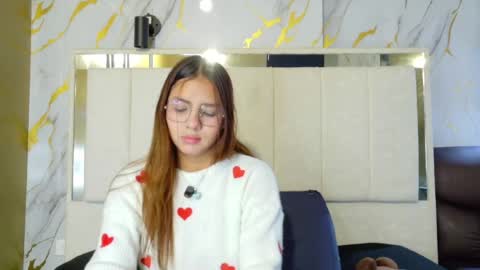 Snapshot of angeles_azul chatting on 05.15.26 angel online show from 05.15.26