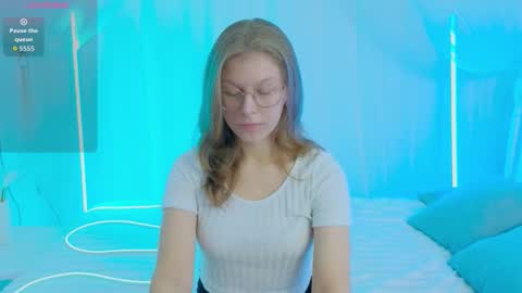 Snapshot of angeli_eyes chatting on 10.18.25 Ksenia online show from 10.18.25