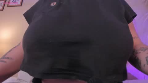 Snapshot of angelica_cross chatting on 04.21.26 Angelica Cross online show from 04.21.26