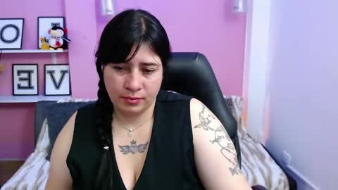 Snapshot of angelica_herrera chatting on 11.26.25 Angelica online show from 11.26.25