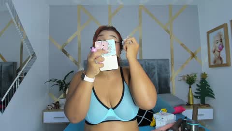 Snapshot of angelina_castro12 chatting on 01.04.25 Angelina online show from 01.04.25