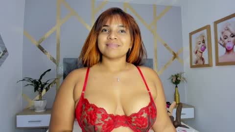 Snapshot of angelina_castro12 chatting on 02.05.25 Angelina online show from 02.05.25