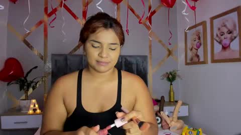 Snapshot of angelina_castro12 chatting on 02.14.25 Angelina online show from 02.14.25