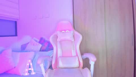 Snapshot of angelina_lodge chatting on 02.17.25 ANGELINA INDEPENDENT MODEL online show from 02.17.25