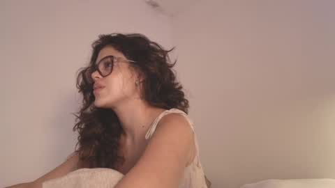 Snapshot of angelinarosss_ chatting on 05.19.26 online show from 05.19.26