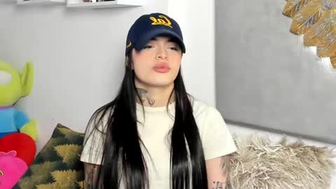 Snapshot of angeline__smith chatting on 12.17.24 Angeline Smith online show from 12.17.24