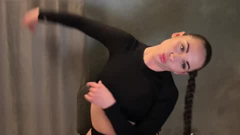 angelisa_fox online show from 04.08.26