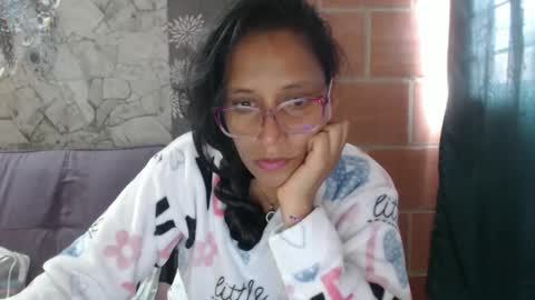 Snapshot of angelitaa_hot chatting on 01.28.25 angela online show from 01.28.25