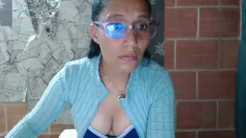 Snapshot of angelitaa_hot chatting on 02.02.25 angela online show from 02.02.25