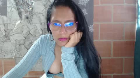 Snapshot of angelitaa_hot chatting on 02.03.25 angela online show from 02.03.25
