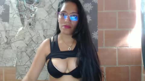 Snapshot of angelitaa_hot chatting on 02.04.25 angela online show from 02.04.25