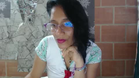 Snapshot of angelitaa_hot chatting on 02.13.25 angela online show from 02.13.25