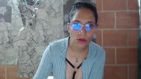 Snapshot of angelitaa_hot chatting on 02.17.25 angela online show from 02.17.25