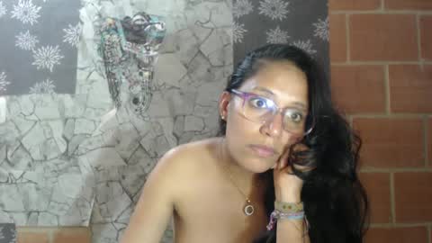 Snapshot of angelitaa_hot chatting on 03.04.25 angela online show from 03.04.25