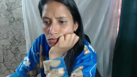 Snapshot of angelitaa_hot chatting on 09.14.25 angela online show from 09.14.25