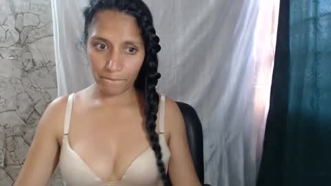 Snapshot of angelitaa_hot chatting on 09.30.25 angela online show from 09.30.25