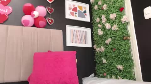 Snapshot of angelitawild_ chatting on 02.15.25 angel online show from 02.15.25