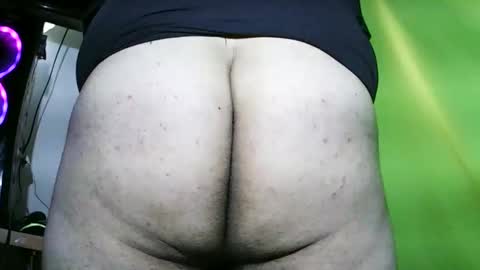 Snapshot of angelking120200 chatting on 10.20.25 Roy online show from 10.20.25