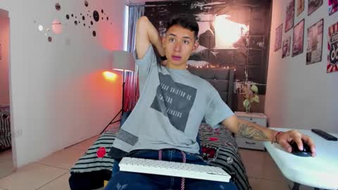 Snapshot of angell01_ chatting on 11.07.25 Angel online show from 11.07.25