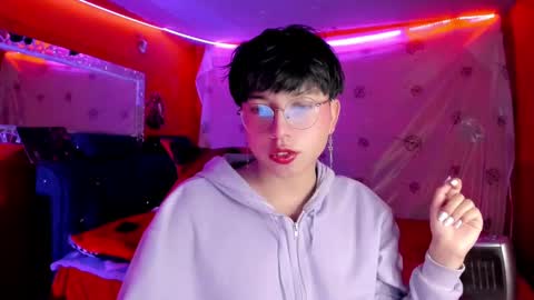 Snapshot of angellonfire chatting on 09.18.25 Angel  online show from 09.18.25