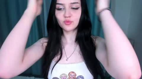 Snapshot of angellvee chatting on 05.18.26 angellvee online show from 05.18.26