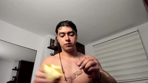 Snapshot of angelovfitnessxv chatting on 05.25.26 angelov online show from 05.25.26