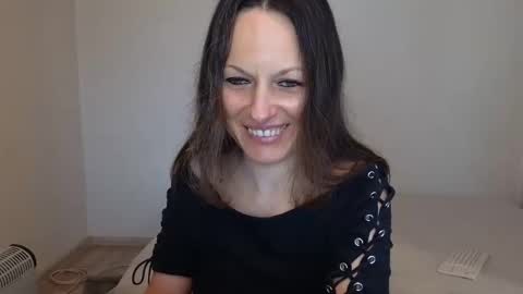 Giulia online show from 04.12.26