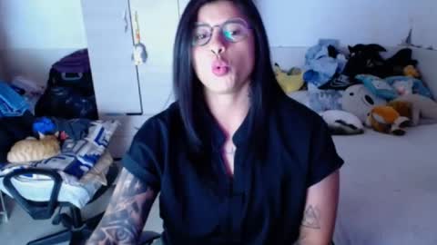 Snapshot of angelswhithe chatting on 11.13.25 angels online show from 11.13.25