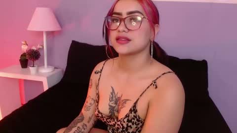 Snapshot of angie99_gh chatting on 01.22.25 Angie online show from 01.22.25