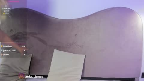 Snapshot of ania_mml chatting on 12.13.24 Ania online show from 12.13.24