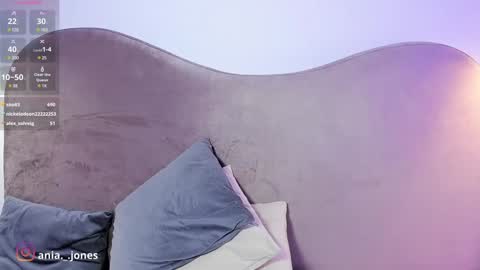 Snapshot of ania_mml chatting on 12.16.24 Ania online show from 12.16.24