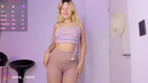 Snapshot of ania_mml chatting on 09.19.25 Ania online show from 09.19.25