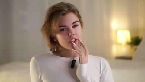 Snapshot of anishavivo chatting on 11.27.25 AnishaVivo online show from 11.27.25