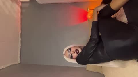 Miss Ann online show from 10.09.25