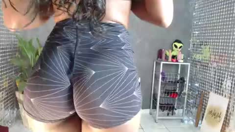 Hello My name is NaiaraPv is OPEN online show from 06.19.26