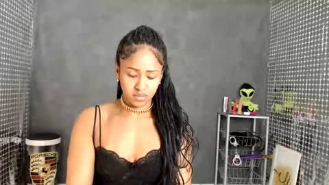 Hello My name is NaiaraPv is OPEN online show from 07.18.26