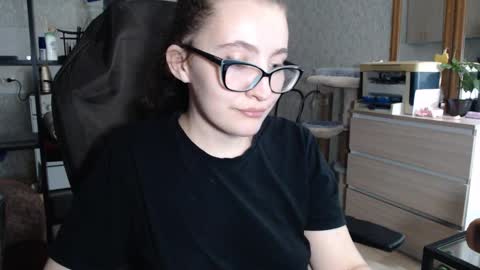 Snapshot of ankey_rayah chatting on 12.15.24 Nameless online show from 12.15.24