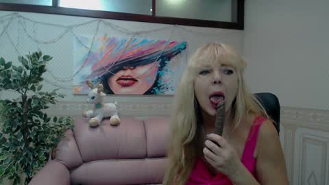 Anna Ditrih online show from 01.09.25