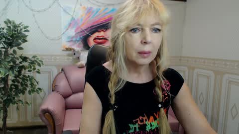 Anna Ditrih online show from 02.05.25