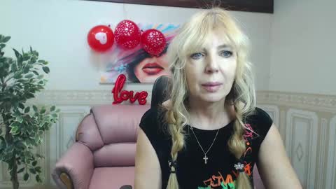 Anna Ditrih online show from 02.12.25
