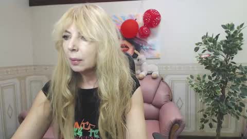 Anna Ditrih online show from 02.19.25