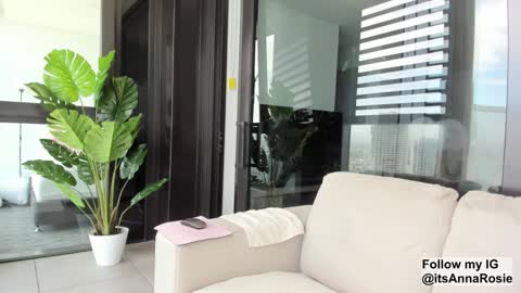 Snapshot of anna_royale chatting on 12.21.24 Anna online show from 12.21.24